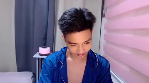 Snapshot of urtwinkjinwoo chatting on 21, 10, 2025 JC online show from 21, 10, 2025