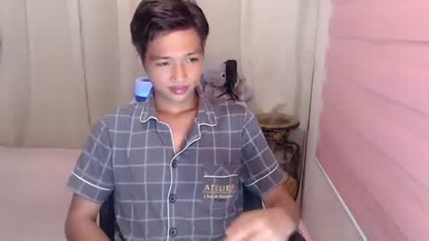 Snapshot of urtwinkjinwoo chatting on 5, 12, 2025 JC online show from 5, 12, 2025