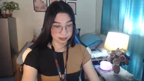 Ashley Kate Mateo Gray online show from 18, 2, 2025