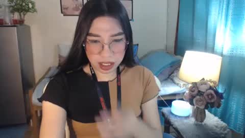 Ashley Kate Mateo Gray online show from 19, 2, 2025
