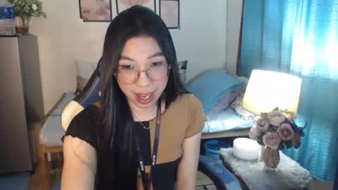 Ashley Kate Mateo Gray online show from 19, 2, 2025