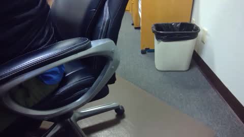 Snapshot of useemie chatting on 6, 1, 2025 useemie online show from 6, 1, 2025