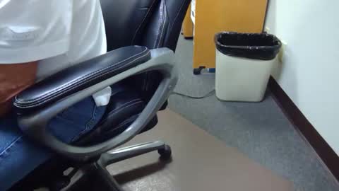 Snapshot of useemie chatting on 2, 10, 2025 useemie online show from 2, 10, 2025