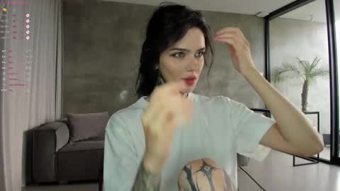 Snapshot of uwu_eva chatting on 23, 10, 2025 Eva online show from 23, 10, 2025