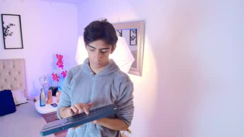 UYUKIE online show from 7, 10, 2025