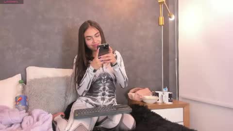 VAELINA ANGELS online show from 21, 4, 2026