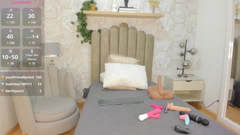 Snapshot of vaiolet__ chatting on 12, 12, 2024 Vaiolet online show from 12, 12, 2024