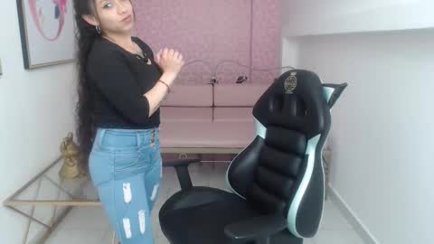 Snapshot of vaiolet_sinclaire chatting on 29, 10, 2025 Vaiolet online show from 29, 10, 2025