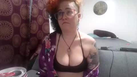 Snapshot of valarieak chatting on 5, 11, 2025 valarieak online show from 5, 11, 2025