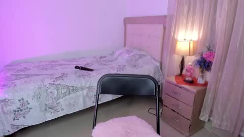 Snapshot of vale_kross chatting on 22, 2, 2025 HI IM NEW online show from 22, 2, 2025