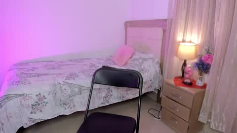 Snapshot of vale_kross chatting on 27, 2, 2025 HI IM NEW online show from 27, 2, 2025