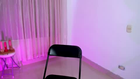 Snapshot of vale_kross chatting on 13, 2, 2026 HI IM NEW online show from 13, 2, 2026