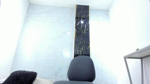 VALENTIN  online show from 5, 4, 2026