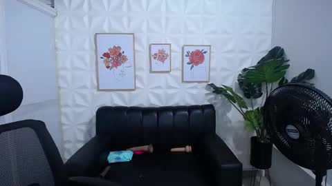 Valentina  online show from 5, 3, 2025