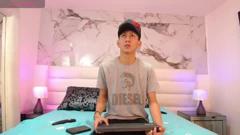 Snapshot of valentinaandjhonshi_ chatting on 13, 4, 2026 valentinaandjhonshi_ online show from 13, 4, 2026