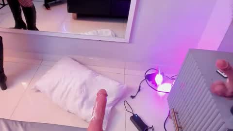 Mia  online show from 31, 10, 2025