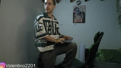 Valentino - 15 OFF valentino2201 online show from 1, 4, 2026