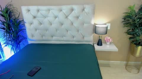 Snapshot of valenvega_ chatting on 6, 4, 2026 VALEN VEGA online show from 6, 4, 2026