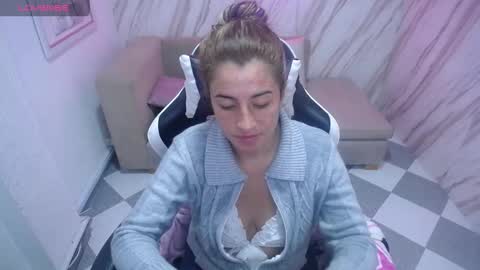 Snapshot of valerie_b chatting on 14, 12, 2024 valerie_b online show from 14, 12, 2024