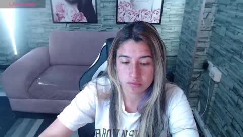 Snapshot of valerie_b chatting on 7, 2, 2025 valerie_b online show from 7, 2, 2025