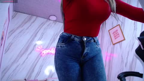 Snapshot of valerie_b chatting on 8, 2, 2025 valerie_b online show from 8, 2, 2025