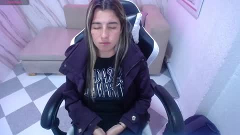 Snapshot of valerie_b chatting on 12, 2, 2025 valerie_b online show from 12, 2, 2025