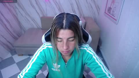 Snapshot of valerie_b chatting on 13, 2, 2025 valerie_b online show from 13, 2, 2025