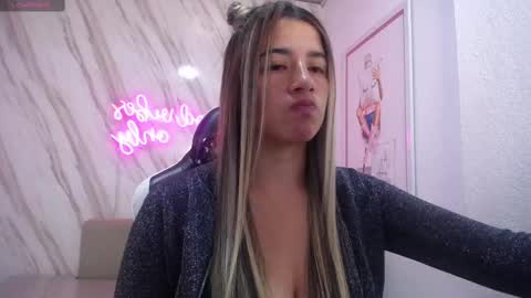 Snapshot of valerie_b chatting on 18, 2, 2025 valerie_b online show from 18, 2, 2025