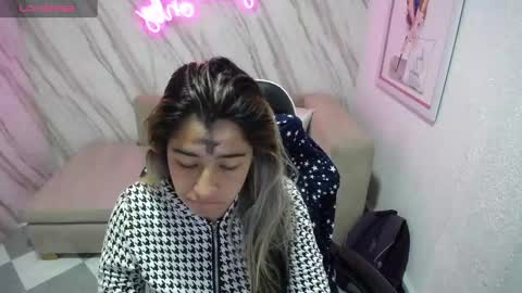 Snapshot of valerie_b chatting on 6, 3, 2025 valerie_b online show from 6, 3, 2025