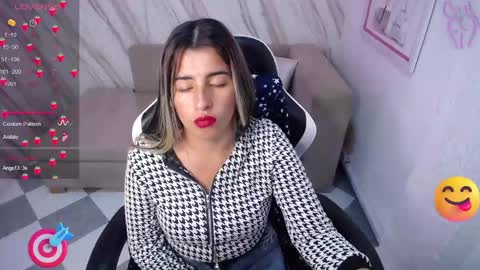 Snapshot of valerie_b chatting on 6, 3, 2025 valerie_b online show from 6, 3, 2025