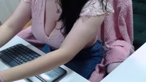 Snapshot of valery_cute_18 chatting on 24, 9, 2025 valery cute 18 online show from 24, 9, 2025