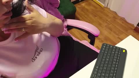 valery cute 18 online show from 6, 1, 2026