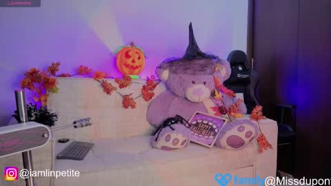  Valery Lin Dupont online show from 30, 10, 2025