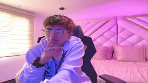 Snapshot of valeryevansvg chatting on 28, 11, 2025 Valery online show from 28, 11, 2025