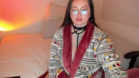Snapshot of valeryvass_07 chatting on 10, 1, 2025 My name is Valery... Nice to meet you thumb up me please its important online show from 10, 1, 2025