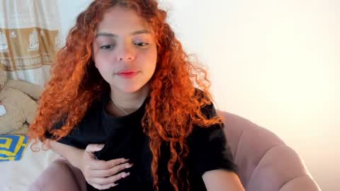 Snapshot of valientegirl_ chatting on 2, 1, 2025 VALIENTE  online show from 2, 1, 2025