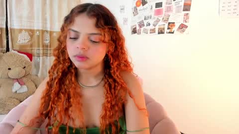 Snapshot of valientegirl_ chatting on 12, 1, 2025 VALIENTE  online show from 12, 1, 2025