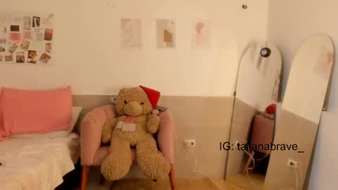 Snapshot of valientegirl_ chatting on 15, 10, 2025 VALIENTE  online show from 15, 10, 2025