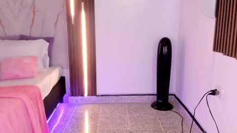 Snapshot of valloletsamar chatting on 5, 10, 2025 Vallolet Peach  online show from 5, 10, 2025