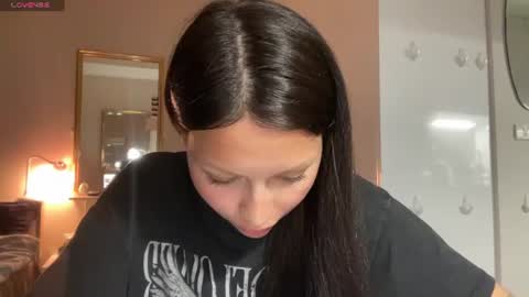 Snapshot of valorant_girl chatting on 10, 6, 2026 Little Devil online show from 10, 6, 2026