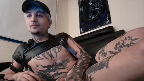 david guzman i model independenthelp me with a thumbs up online show from 17, 2, 2025