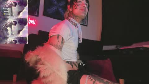 david guzman i model independenthelp me with a thumbs up online show from 19, 1, 2026