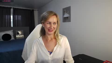 Vanessa  online show from 5, 7, 2026