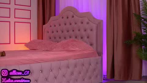 Vanessa Simon online show from 8, 10, 2025