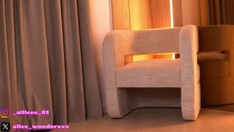 Snapshot of vanessasimon chatting on 3, 4, 2026 Vanessa Simon online show from 3, 4, 2026