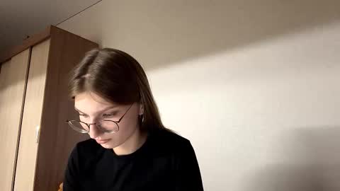 Snapshot of vanfinster chatting on 26, 11, 2025 Kim online show from 26, 11, 2025