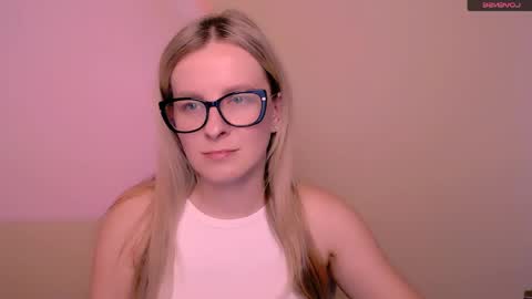Snapshot of vanillaex_ chatting on 25, 5, 2026 Mia online show from 25, 5, 2026