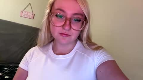 vanillapuddingpie online show from 7, 1, 2025