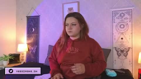Vee Simons online show from 4, 6, 2026