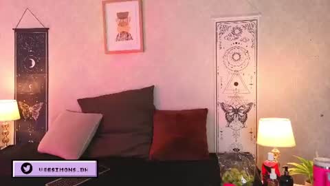 Snapshot of veesimons_dh chatting on 27, 6, 2026 Vee Simons online show from 27, 6, 2026
